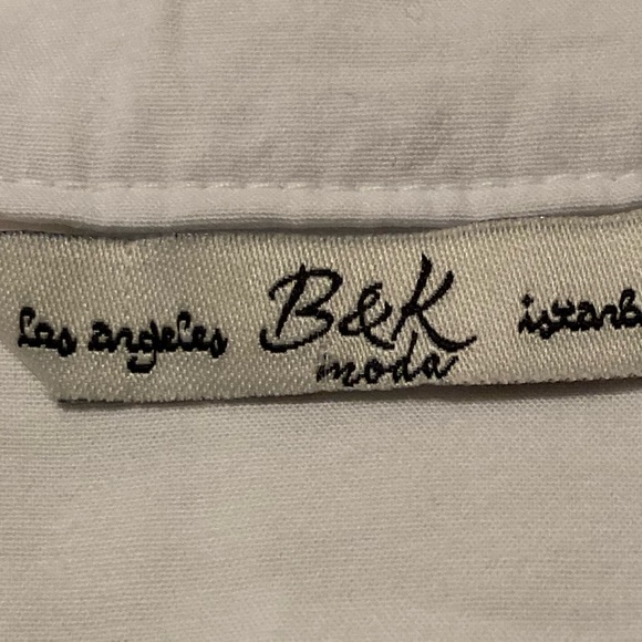 B&K Moda.  White Button Up Tunic Style Blouse. Size 4 - Picture 10 of 13